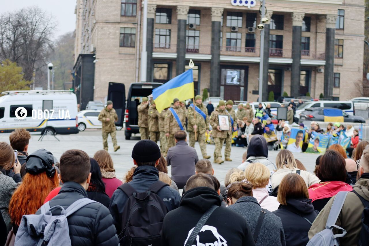 У Києві попрощалися з військовим, учасником проєкту Ukraїner Костянтином Гузенком. Фото та відео