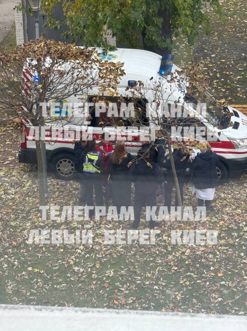 В Киеве подросток выпал из окна школы: парня госпитализировали. Подробности и фото