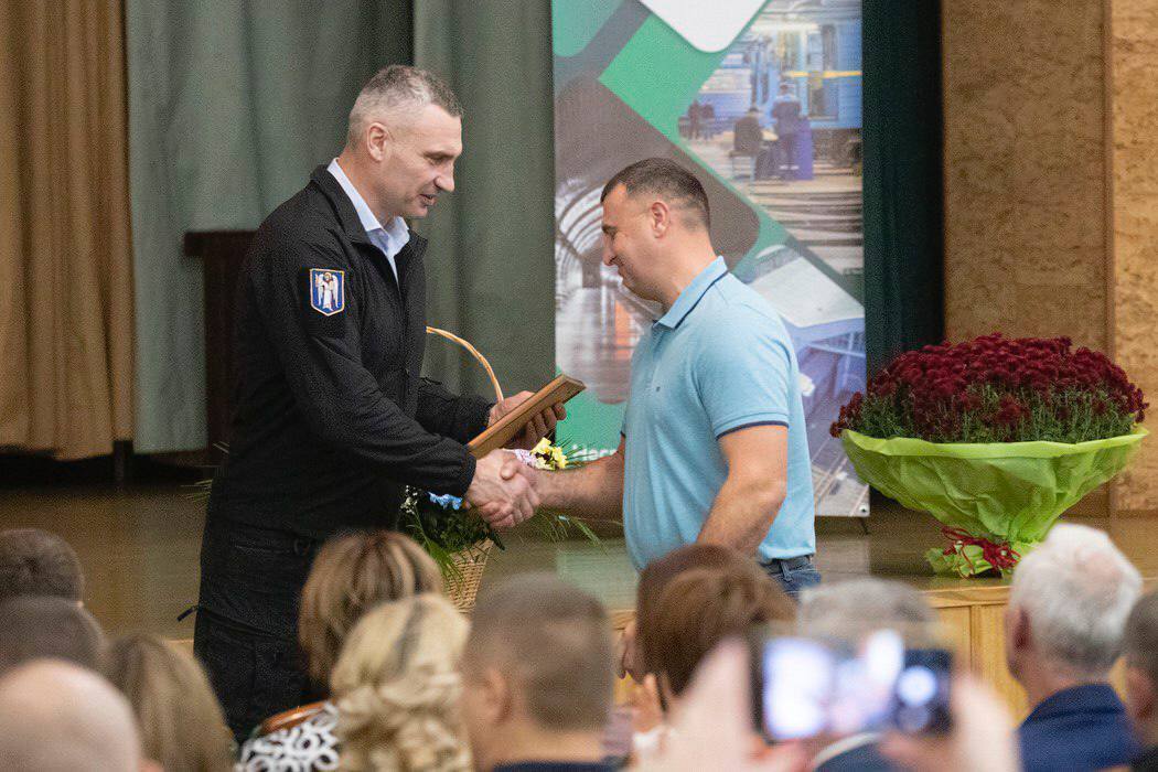 "65 років професійності та злагодженості": Кличко нагородив працівників метро Києва