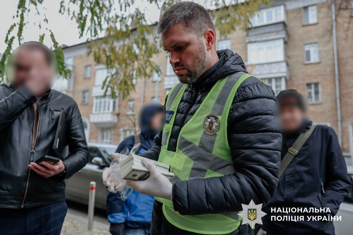 Поліцейський із коштами зловмисників