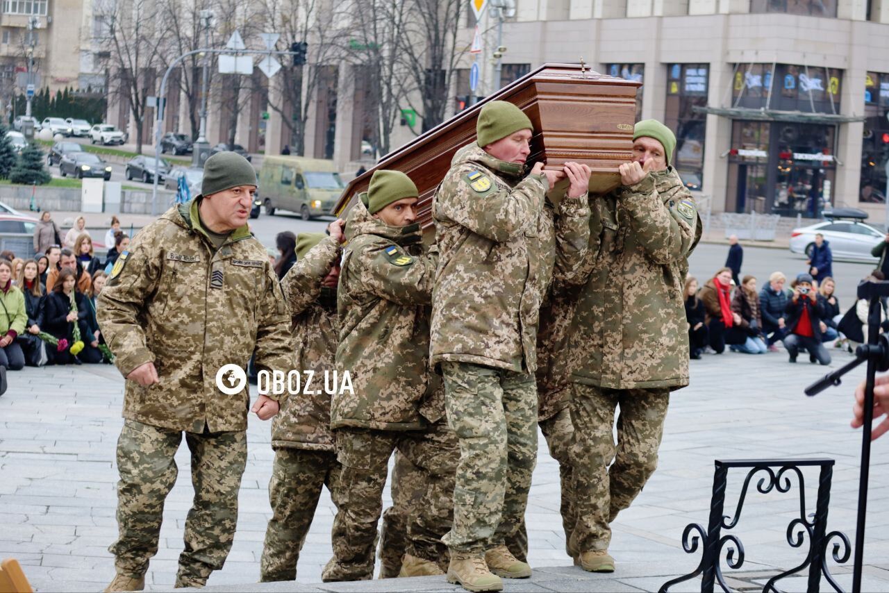 У Києві попрощалися з військовим, учасником проєкту Ukraїner Костянтином Гузенком. Фото та відео