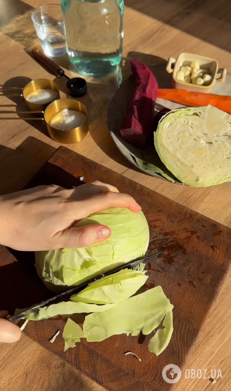 Найсмачніша капуста "Пелюстка", яка може довго зберігатись: додайте багато часнику