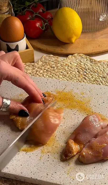 Хрустящие куриные стрипсы, как в популярных фаст-фудах: можно легко приготовить в домашних условиях