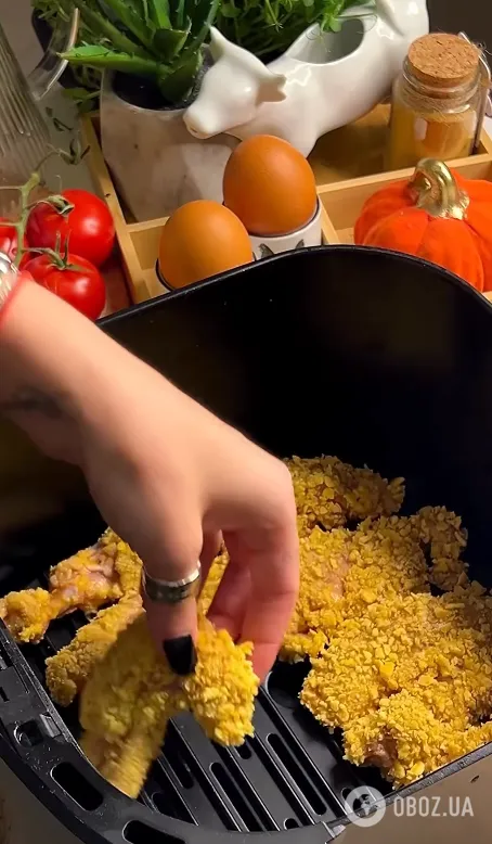 Хрустящие куриные стрипсы, как в популярных фаст-фудах: можно легко приготовить в домашних условиях