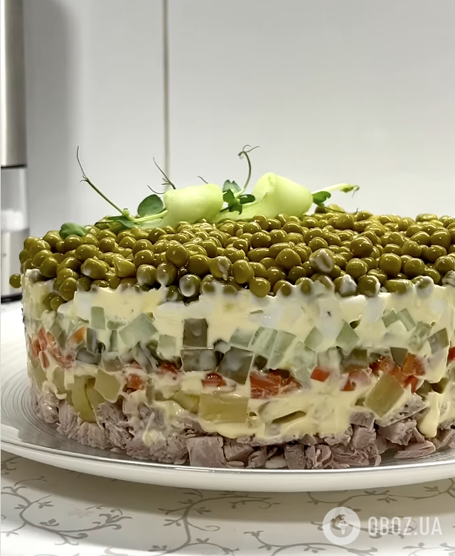 Оливье без колбасы: рассказываем, чем полезным заменить главный продукт в новогоднем салате