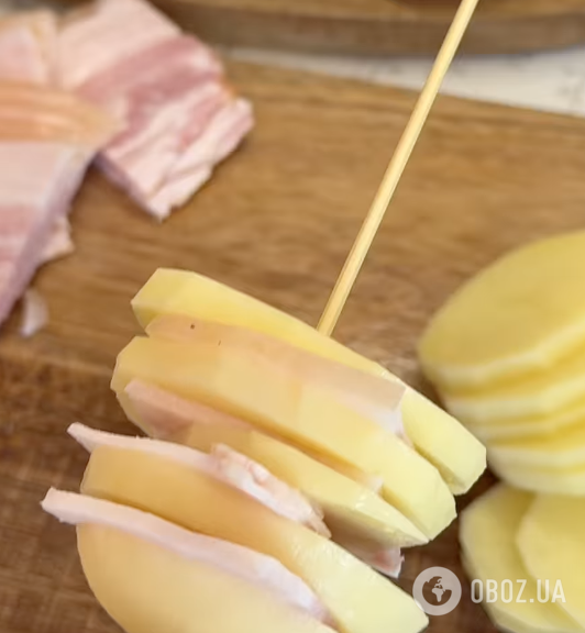 Запечена картопля з беконом на шпажках: рецепт страви, яка сподобається всім