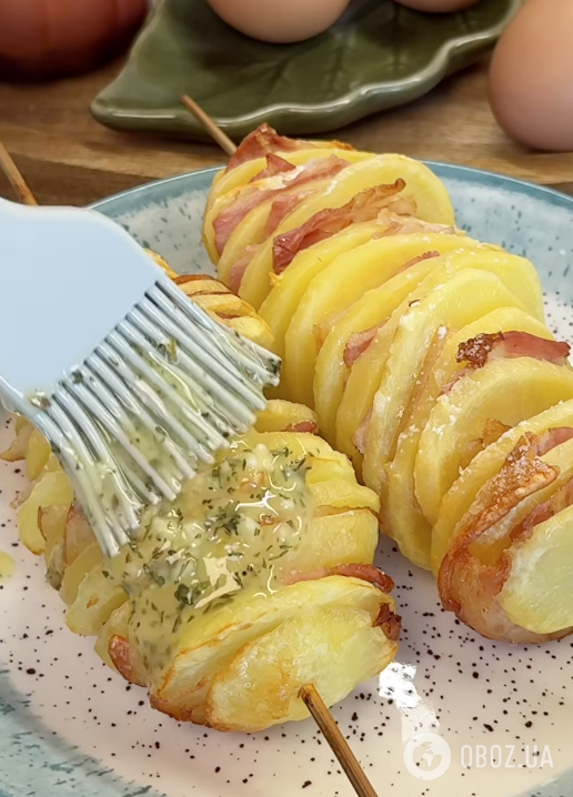 Запечена картопля з беконом на шпажках: рецепт страви, яка сподобається всім