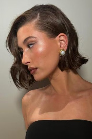 Шесть причесок, которые будут доминировать в женской моде в 2026 году. Фото