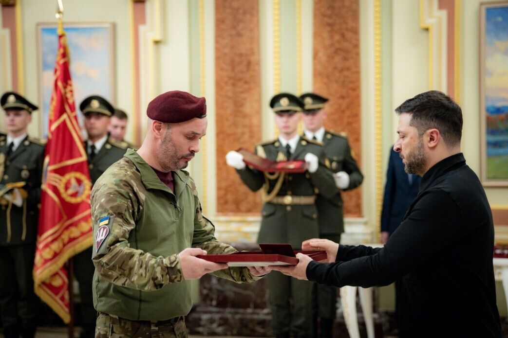 "Это наша гордость и наша независимость": Зеленский отметил воинов ДШВ государственными наградами. Фото и видео