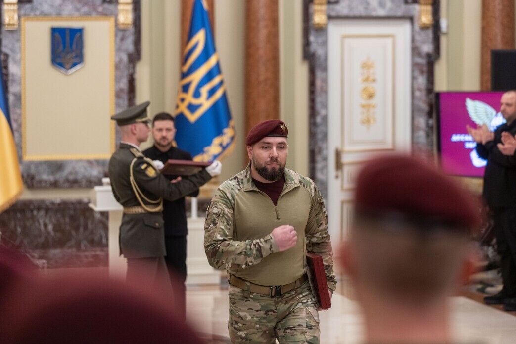 "Это наша гордость и наша независимость": Зеленский отметил воинов ДШВ государственными наградами. Фото и видео