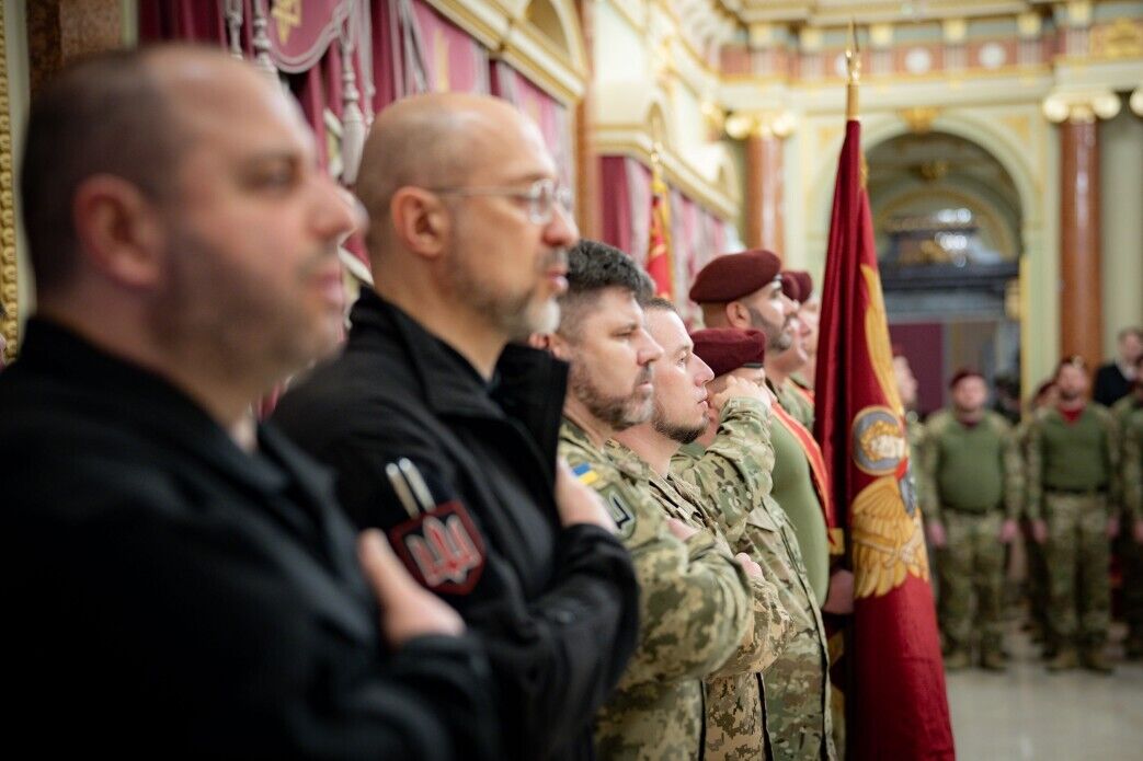 "Это наша гордость и наша независимость": Зеленский отметил воинов ДШВ государственными наградами. Фото и видео