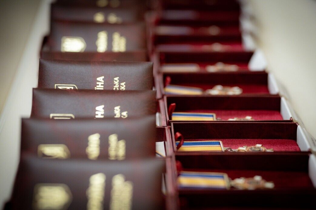 "Это наша гордость и наша независимость": Зеленский отметил воинов ДШВ государственными наградами. Фото и видео