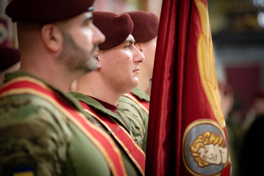 "Это наша гордость и наша независимость": Зеленский отметил воинов ДШВ государственными наградами. Фото и видео