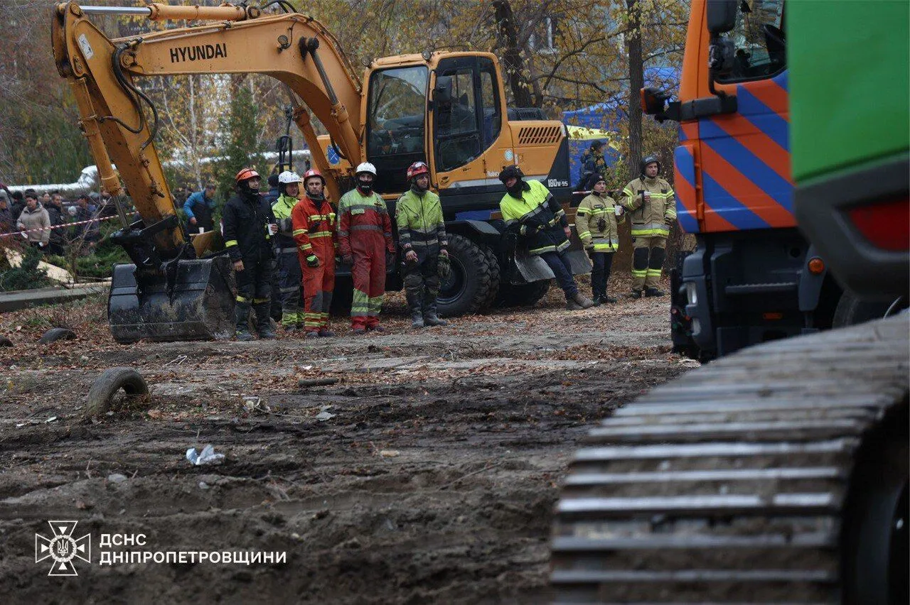 Пекельна ніч у Дніпрі. РФ била ракетами й БПЛА по місту: є влучання в багатоповерхівку, загинули три людини