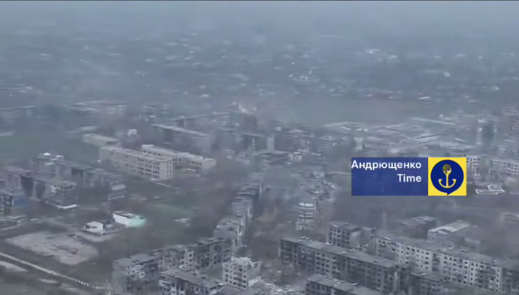 Ще один близнюк Маріуполя: в мережі показали страшне відео Мирнограда