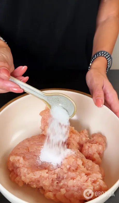 Що приготувати з фаршу замість котлет: рецепт ситного рулету