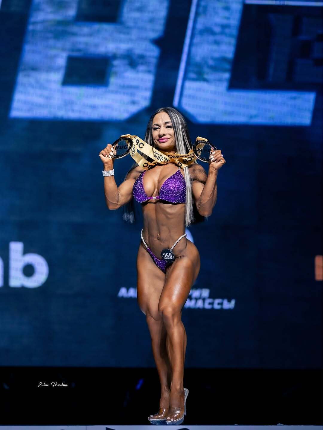 В Москве чемпионка по пауэрлифтингу избила посетительницу фитнес-клуба, которая заняла тренажер. Видео