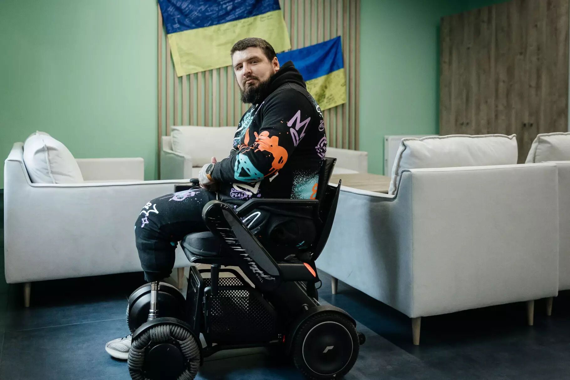 Украинский защитник перенес ампутацию ног, 25 операций и снялся в фильме: история настоящего героя