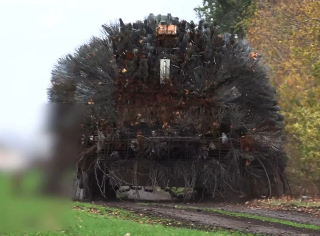 "Не проїхав і 10 км": в армії РФ скаржаться на танки-їжаки, які завчасно виходять із ладу. Фото