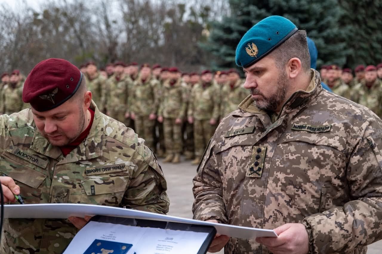 В Киеве открыли памятный знак Десантно-штурмовым войскам ВСУ. Фото