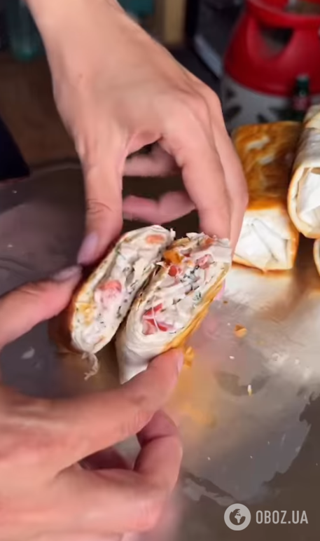 Ліниві конвертики з лаваша з шинкою та сиром: варіант перекусу за лічені хвилини