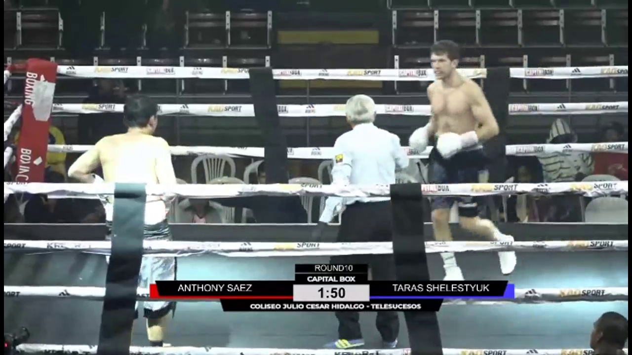 Знаменитий український непереможний боксер "в одну хвіртку" виграв бій в Еквадорі. Відео