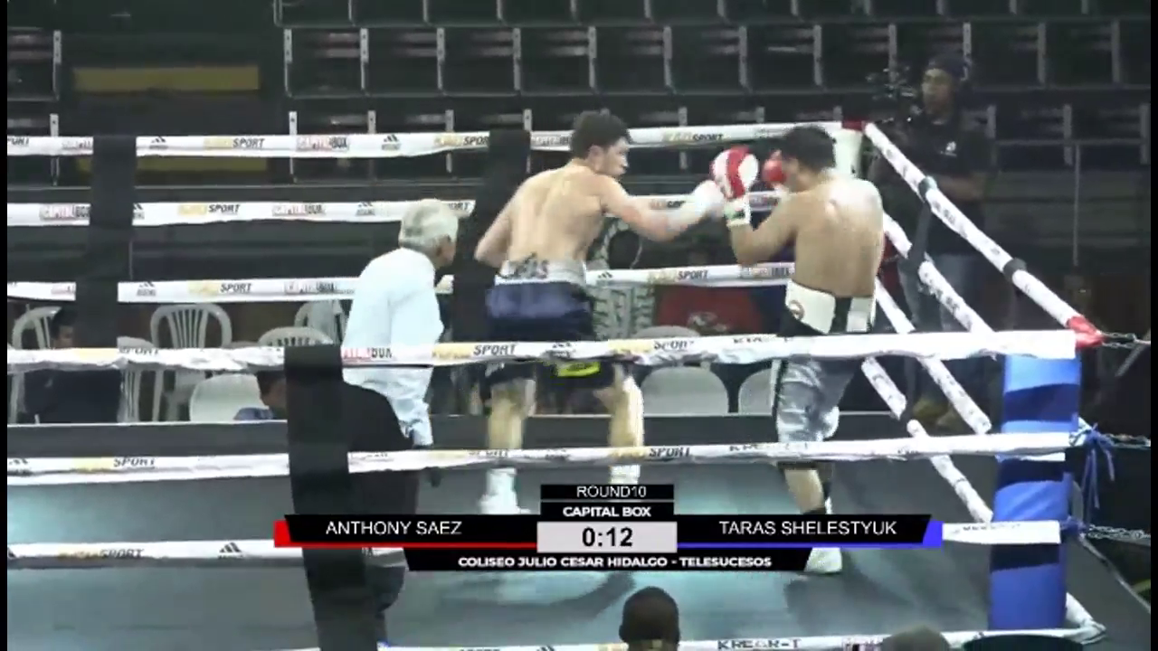 Знаменитий український непереможний боксер "в одну хвіртку" виграв бій в Еквадорі. Відео