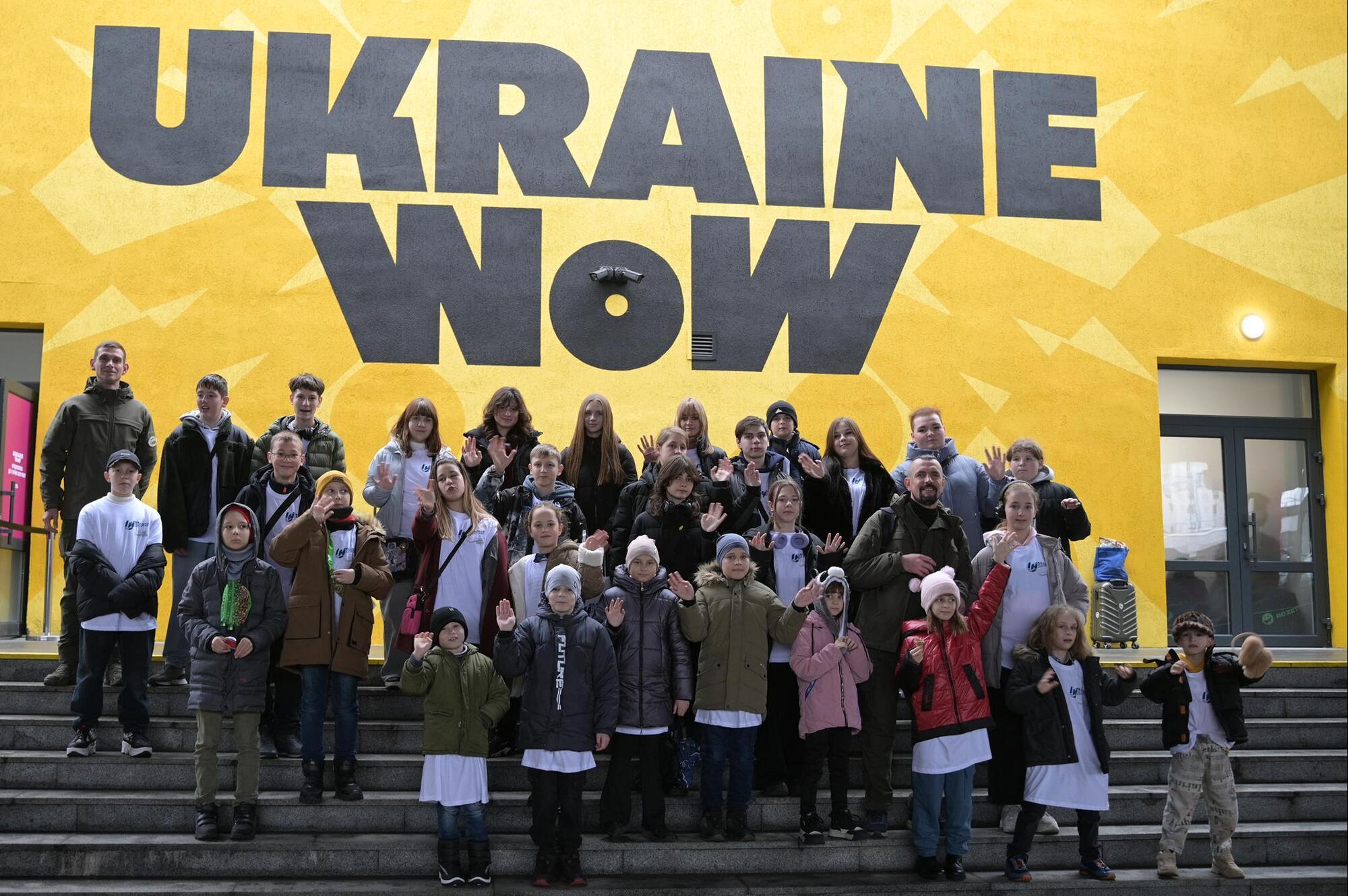 Чудеса от авиакомпании "Украинские вертолеты": дети пришли в гости к Николаю-Чудотворцу и на Ukraine WOW