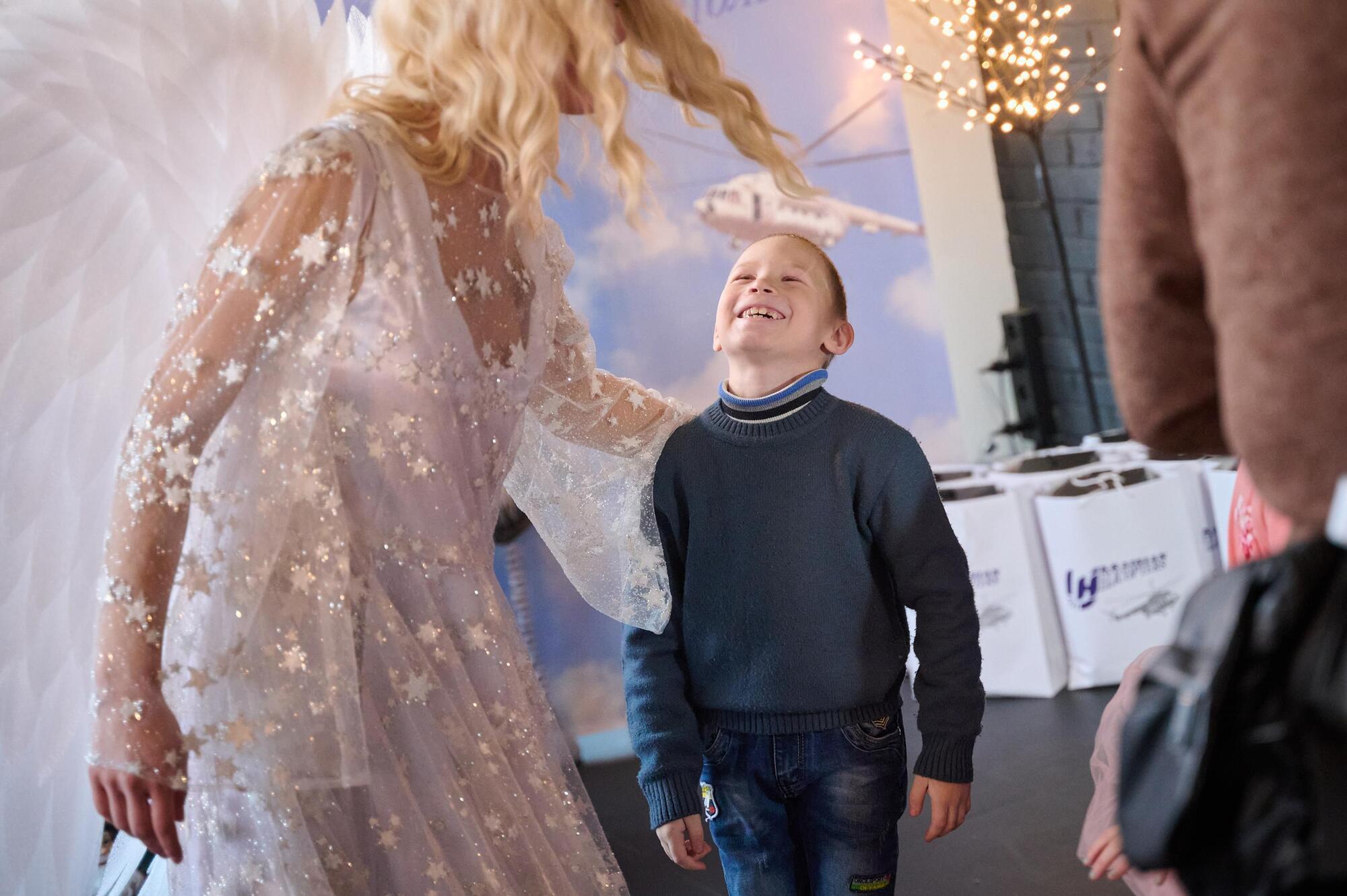 Чудеса от авиакомпании "Украинские вертолеты": дети пришли в гости к Николаю-Чудотворцу и на Ukraine WOW