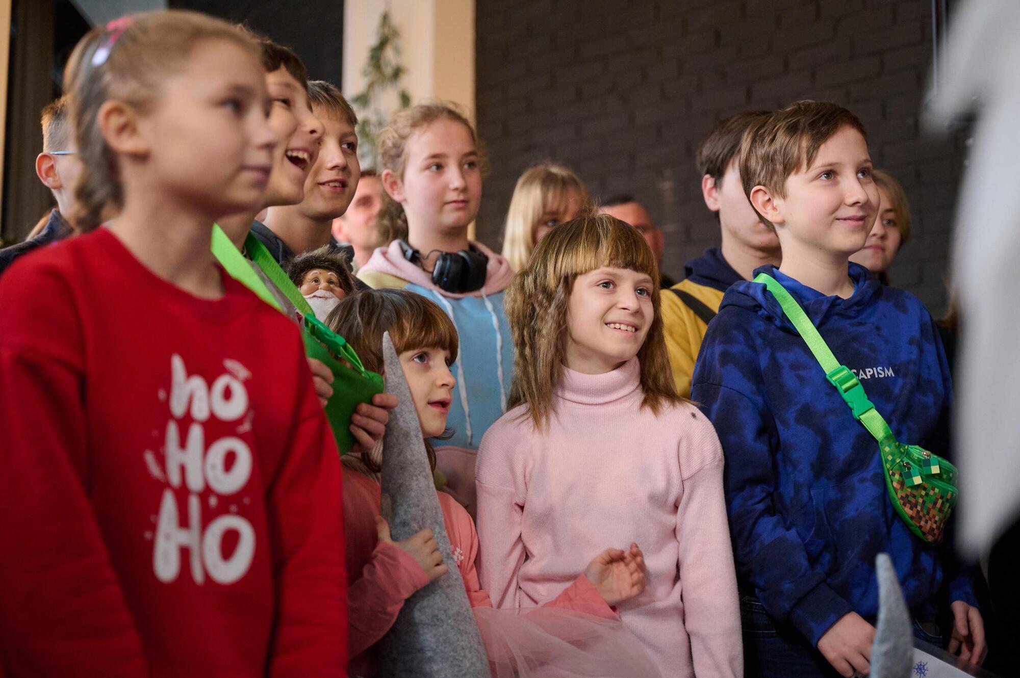 Чудеса от авиакомпании "Украинские вертолеты": дети пришли в гости к Николаю-Чудотворцу и на Ukraine WOW