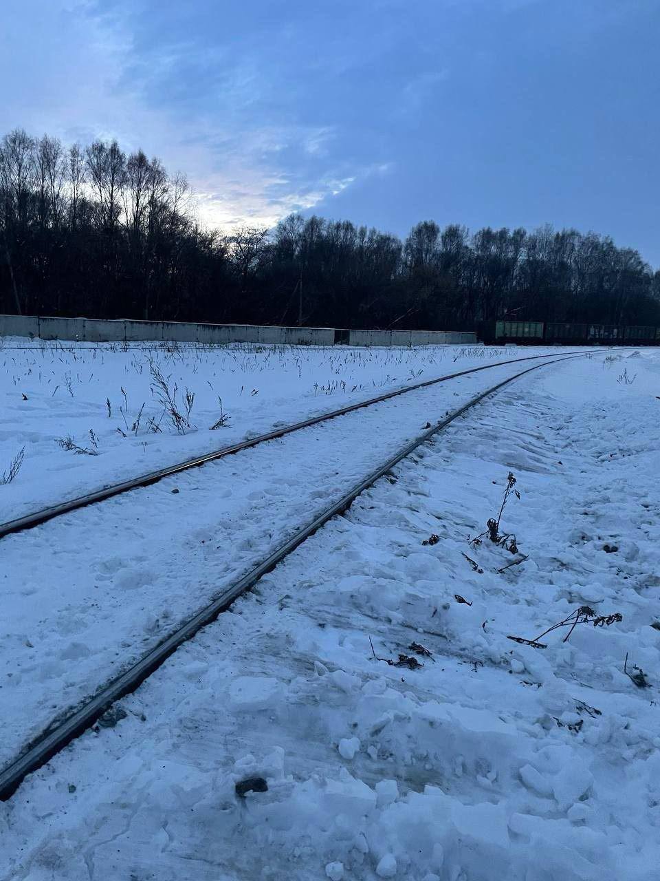 В России произошли взрывы на железной дороге: уничтожены склады с ГСМ и затруднена логистика. Фото, видео и детали операции