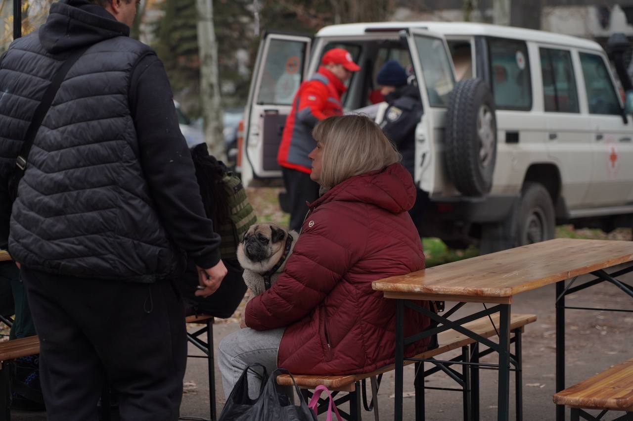 Росія вдарила балістикою по Дніпру: чотири людини загинули, десятки постраждали. Фото і відео