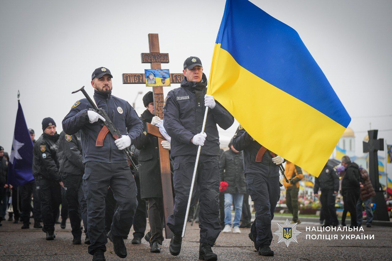 Йому назавжди буде 48: в Одесі попрощалися із загиблим на війні бійцем стрілецького батальйону поліції. Фото