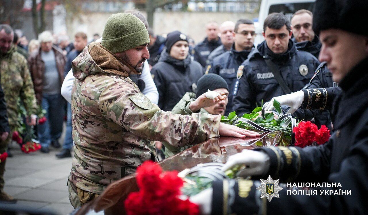 Йому назавжди буде 48: в Одесі попрощалися із загиблим на війні бійцем стрілецького батальйону поліції. Фото