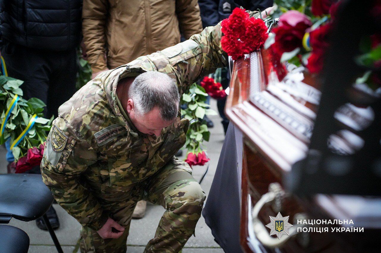 Йому назавжди буде 48: в Одесі попрощалися із загиблим на війні бійцем стрілецького батальйону поліції. Фото