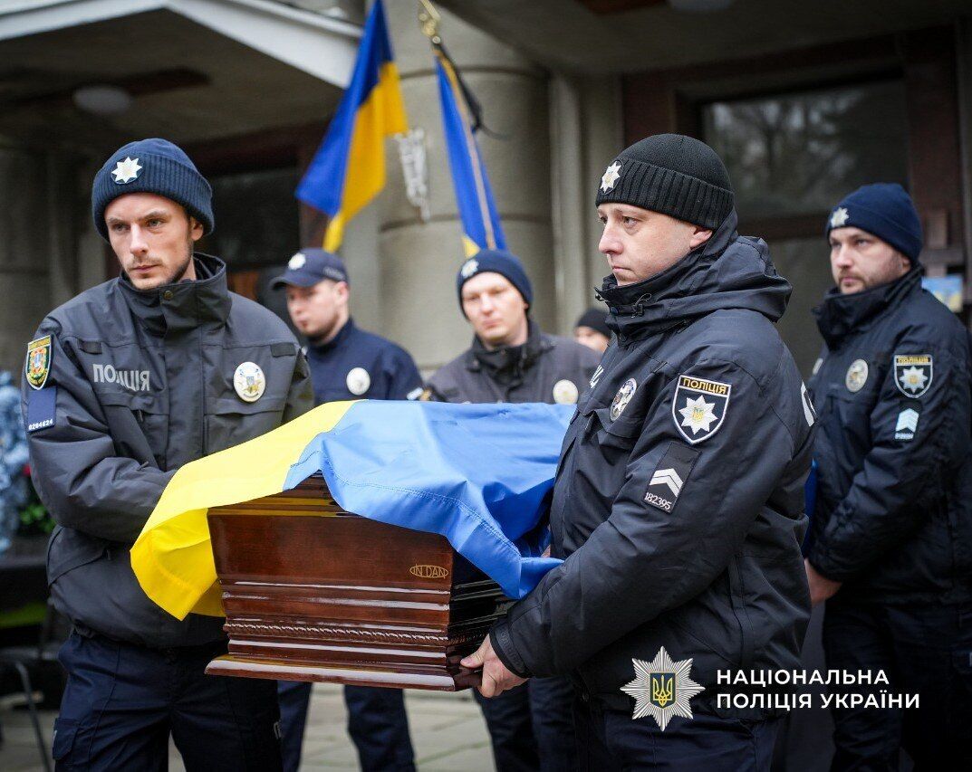 Йому назавжди буде 48: в Одесі попрощалися із загиблим на війні бійцем стрілецького батальйону поліції. Фото