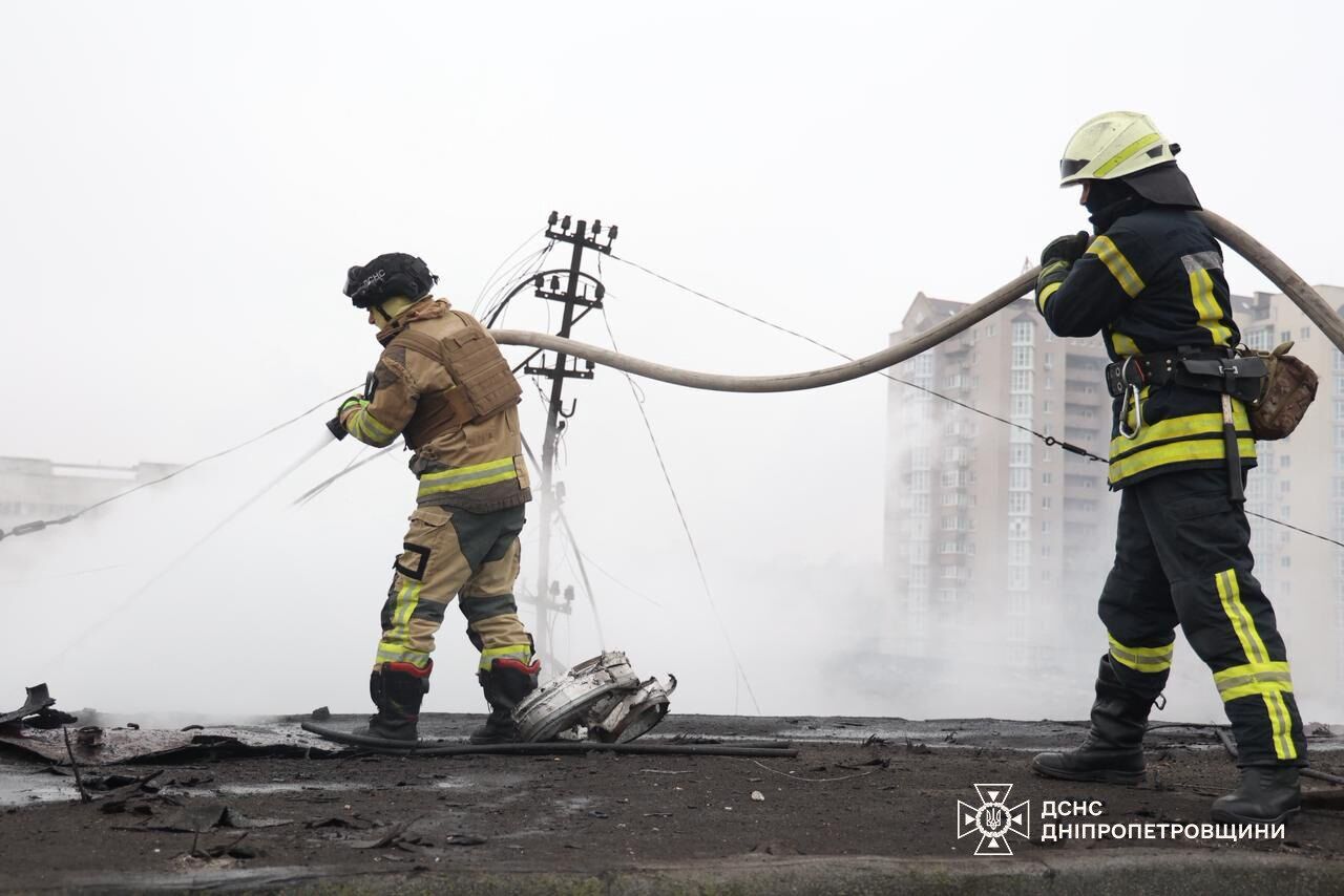 Росія вдарила балістикою по Дніпру: чотири людини загинули, десятки постраждали. Фото і відео