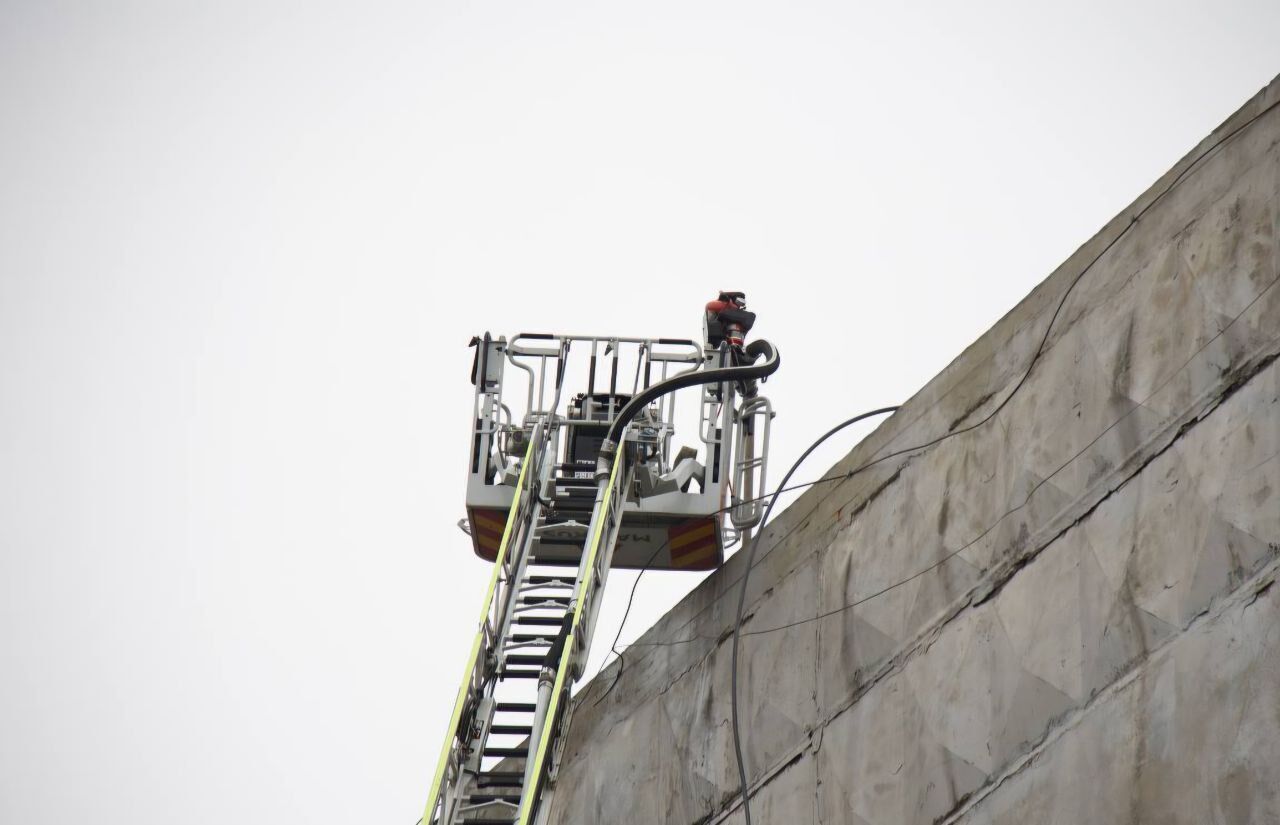 Росія вдарила балістикою по Дніпру: чотири людини загинули, десятки постраждали. Фото і відео