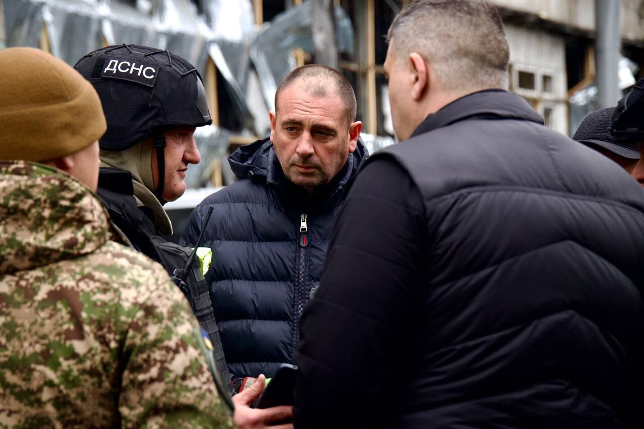 Росія вдарила балістикою по Дніпру: чотири людини загинули, десятки постраждали. Фото і відео