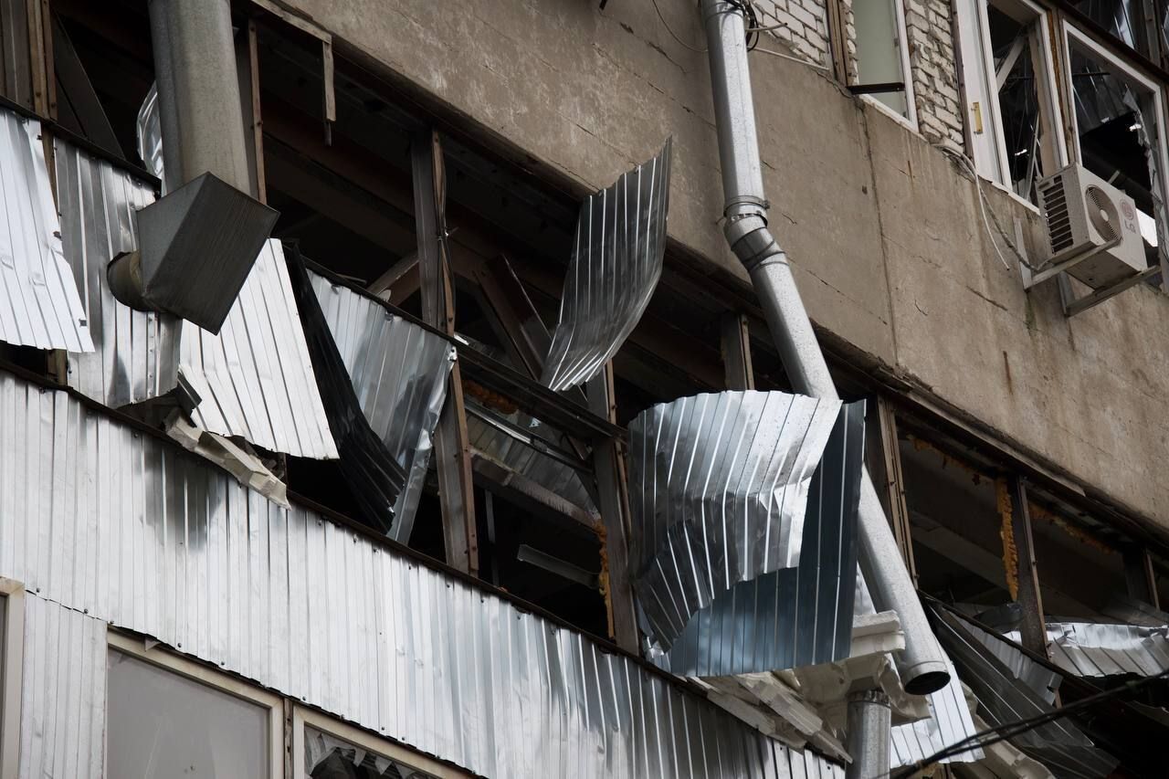 Росія вдарила балістикою по Дніпру: чотири людини загинули, десятки постраждали. Фото і відео