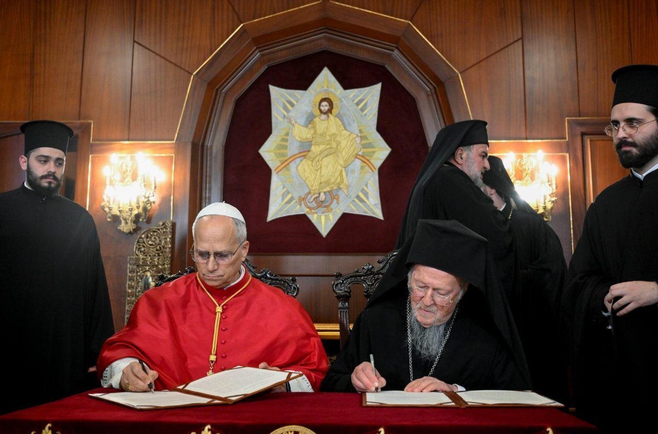 Историческое событие: Папа Лев XIV и Вселенский патриарх Варфоломей I подписали совместную декларацию. Фото