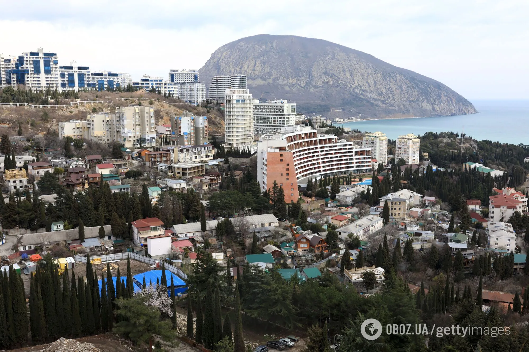 В оккупированном Крыму обвалился рынок жилья: у людей нет денег, а у правительства РФ закончились средства на поддержку ипотеки