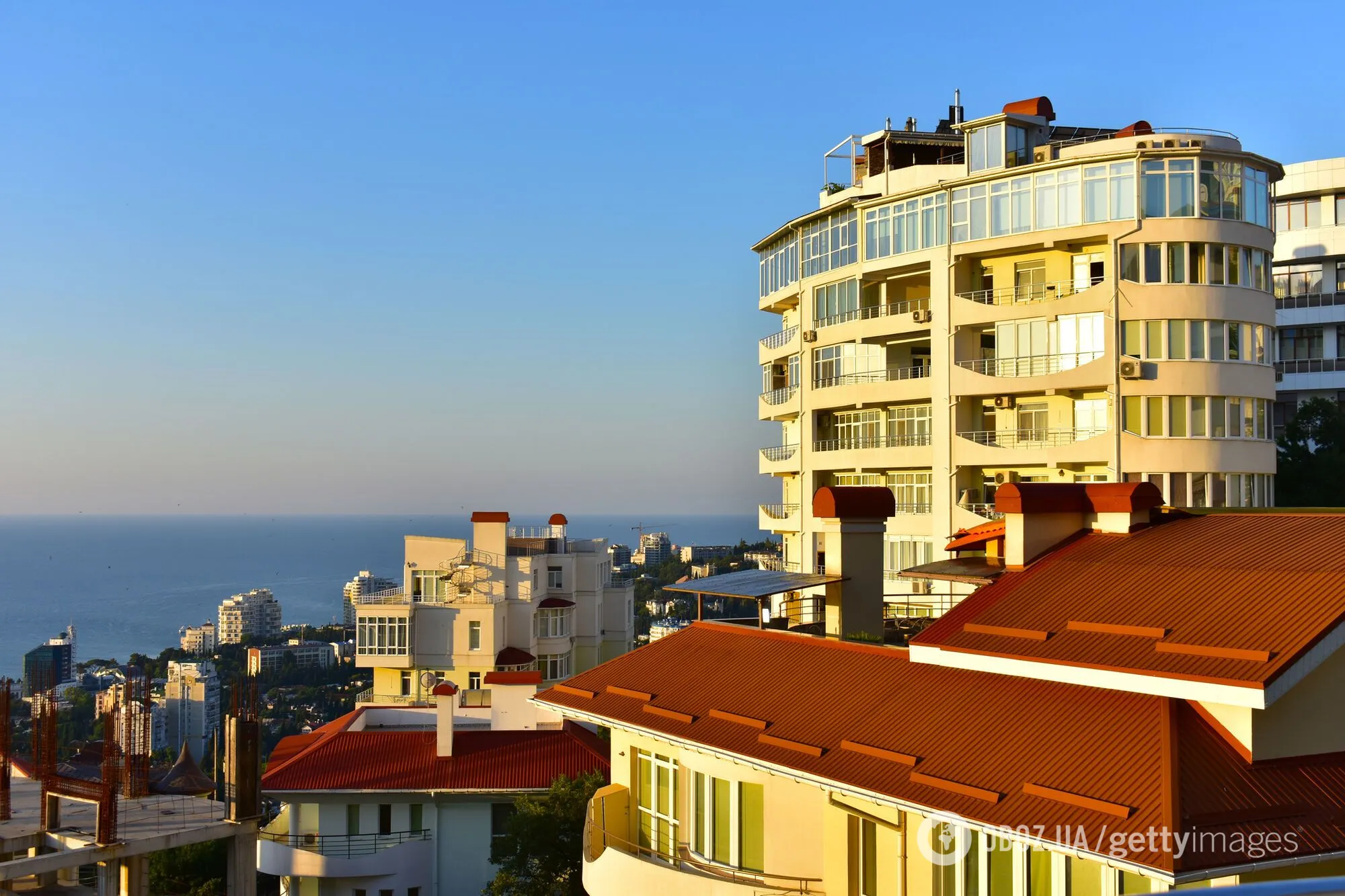 В оккупированном Крыму обвалился рынок жилья: у людей нет денег, а у правительства РФ закончились средства на поддержку ипотеки