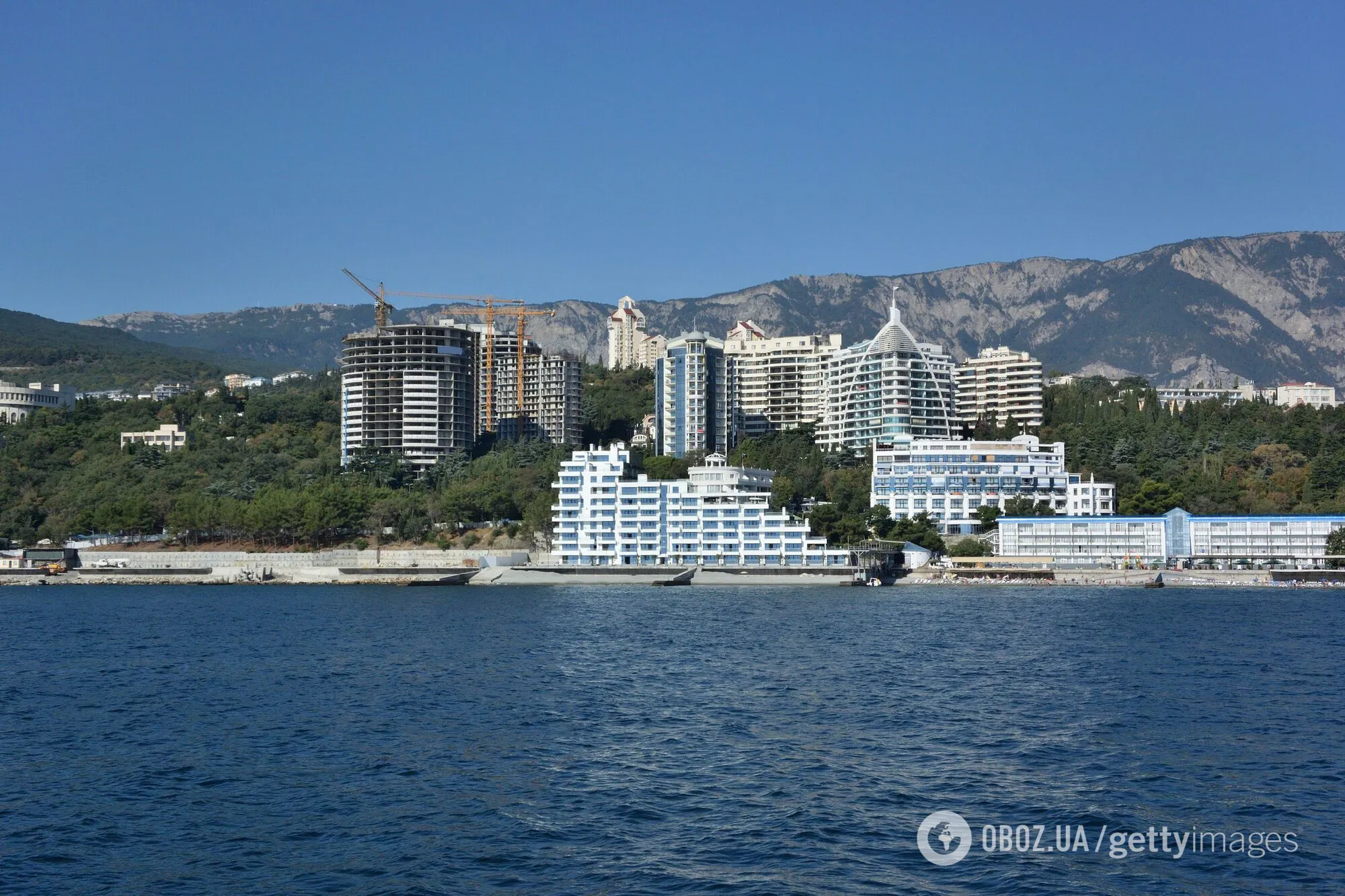 В оккупированном Крыму обвалился рынок жилья: у людей нет денег, а у правительства РФ закончились средства на поддержку ипотеки