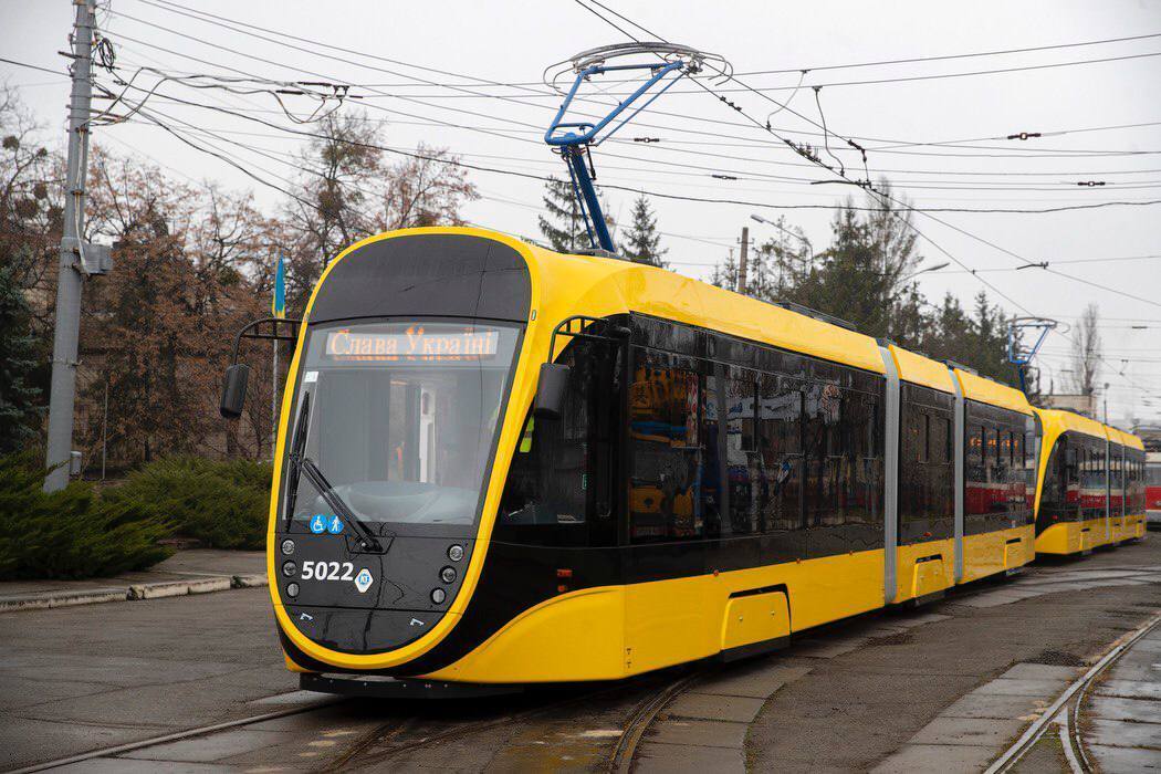 С отоплением и камерами наблюдения: Кличко показал новые трамваи и автобусы, которые появились на дорогах Киева