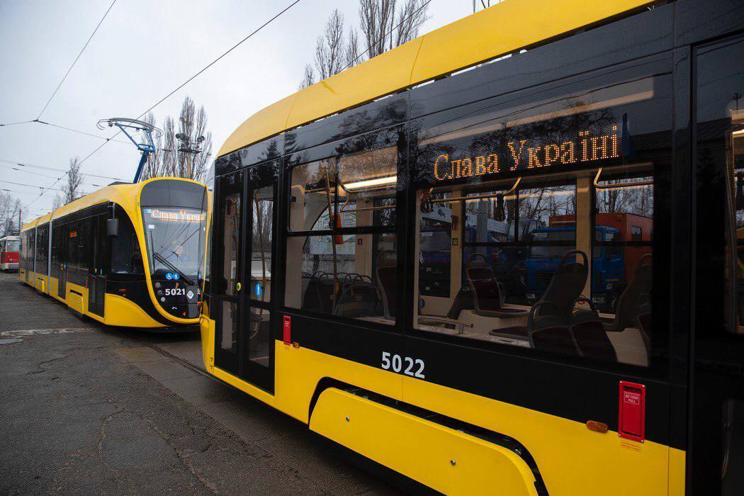 С отоплением и камерами наблюдения: Кличко показал новые трамваи и автобусы, которые появились на дорогах Киева