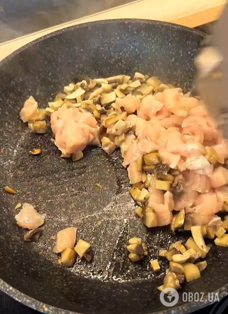 Как вкусно нафаршировать шампиньоны на Новый год: рецепт быстрой и эффектной закуски