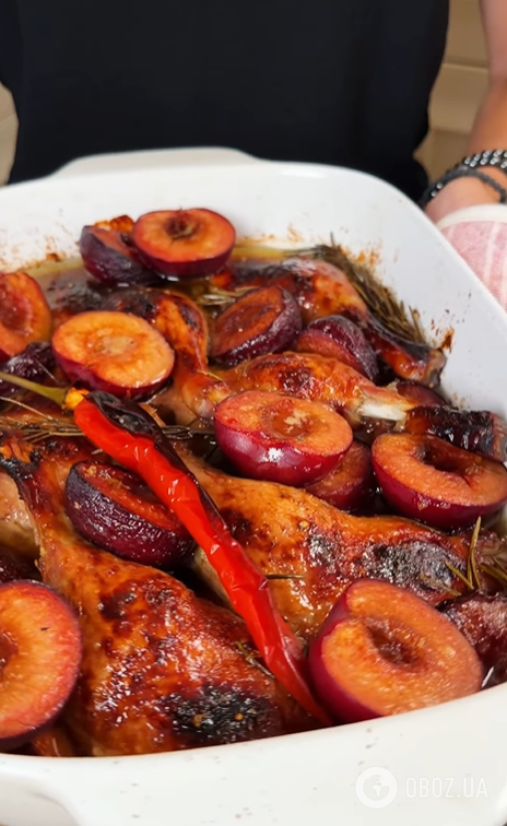 Сочная запеченная утка со сливами на Рождество и Новый год: мясо просто тает во рту