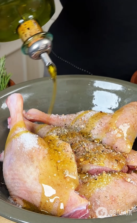 Сочная запеченная утка со сливами на Рождество и Новый год: мясо просто тает во рту