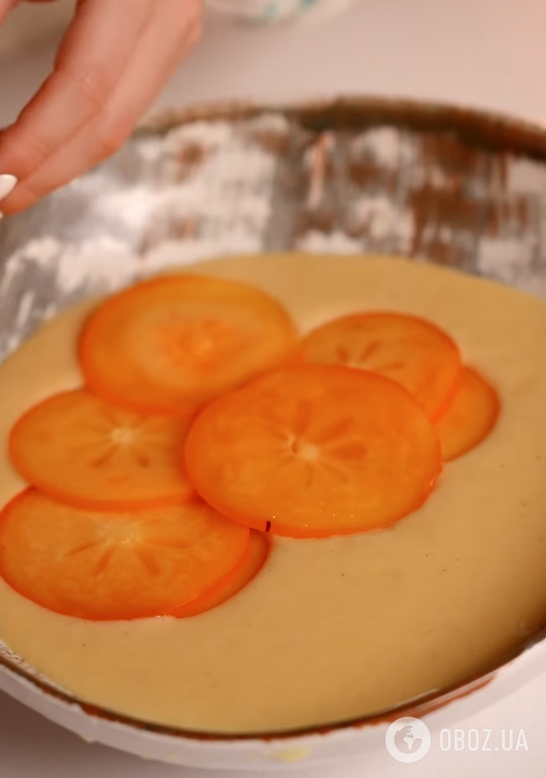 Смачніше за будь-який торт: ароматний пиріг із хурмою до чаю